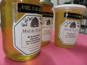 Miel de producteur vendus à la boutique de la ferme de saint thibault